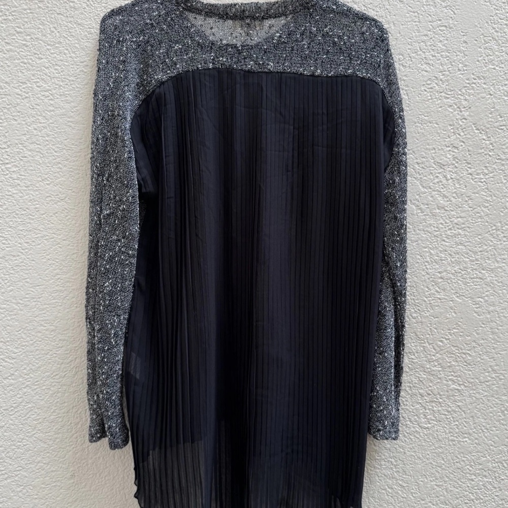 UMGEE Gray Black Pleated Faux Underlay Speckled White Knit Tunic Blouse Top SZ M - Picture 2 of 8